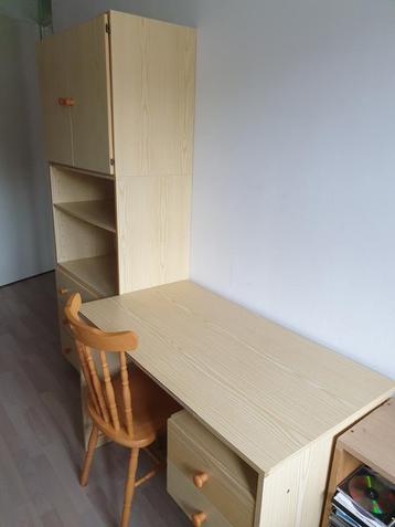 Complete kinderkamer set: kast, bureau & stoel beschikbaar voor biedingen