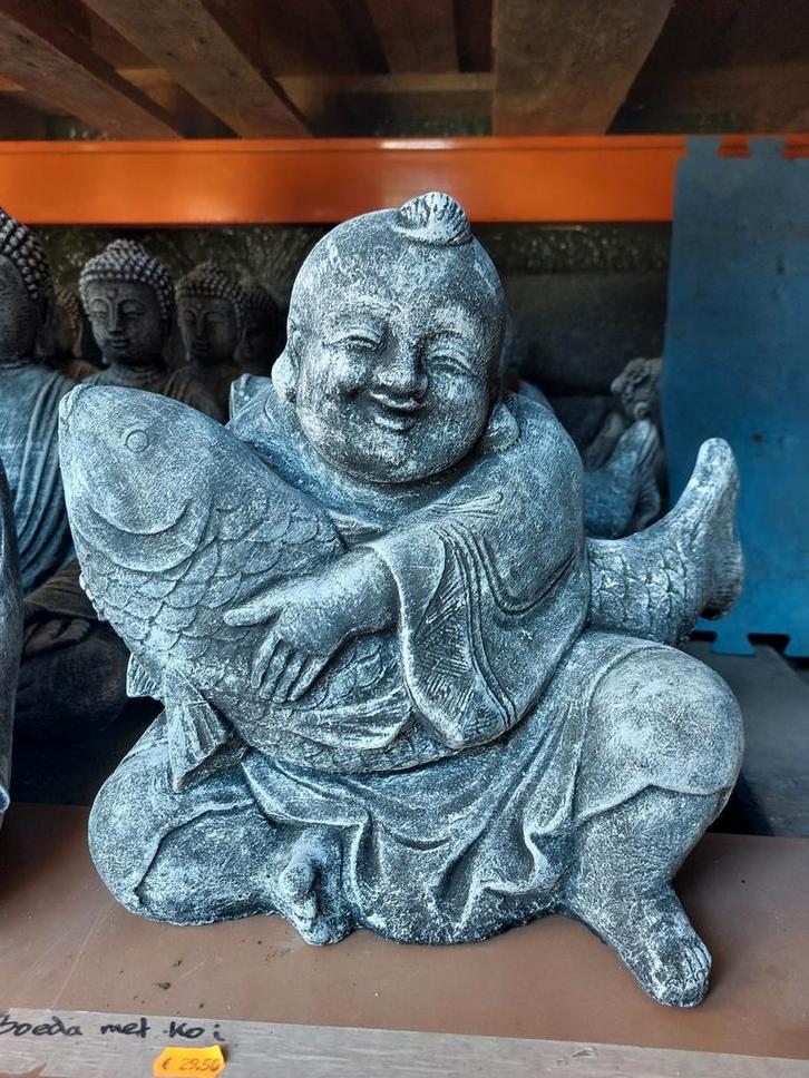 Lachende Boeddha met Koi Karper Tuinbeeld, Tuin en Terras, Tuinbeelden, Zo goed als nieuw, Boeddhabeeld, Beton, Ophalen of Verzenden
