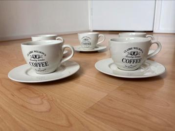 Claire Wilson’s COFFEE kop en schotels beschikbaar voor biedingen