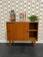 Compact vintage Deens dressoir met schuifdeuren, Huis en Inrichting, Kasten | Dressoirs, Ophalen, Teakhout, 50 tot 100 cm, 25 tot 50 cm