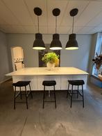 Wit Keukeneiland/Bar - Licht Blad, Stalen Onderstel, Ophalen