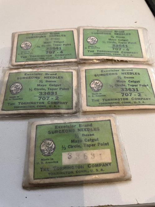 5 setjes Chirurgische naalden WWII, Verzamelen, Militaria | Tweede Wereldoorlog, Landmacht, Overige typen, Amerika, Ophalen of Verzenden