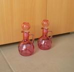 Set van 2 fuchsia roze transparante glazen karaf kruik fles, Antiek en Kunst, Curiosa en Brocante, Ophalen of Verzenden
