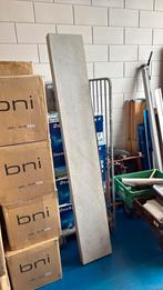 Zwevende wandplank van beton. 2 mt., Ophalen, Zo goed als nieuw