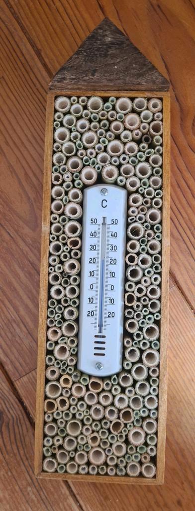 Bijenhotel, insectenhotel met thermometer., Tuin en Terras, Tuinwanddecoratie, Zo goed als nieuw, Ophalen of Verzenden