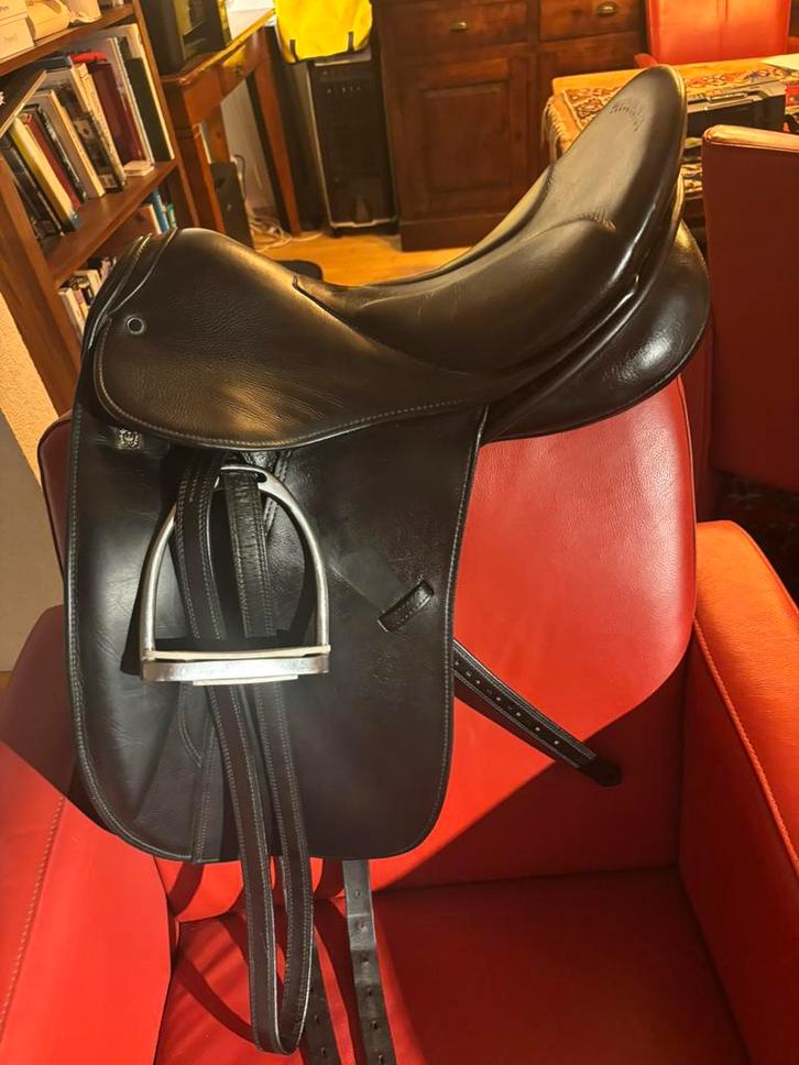 Stübben Maestoso Biomex 18” dressuurzadel boommaat 31, Dieren en Toebehoren, Paarden en Pony's | Zadels, Zo goed als nieuw, Dressuur