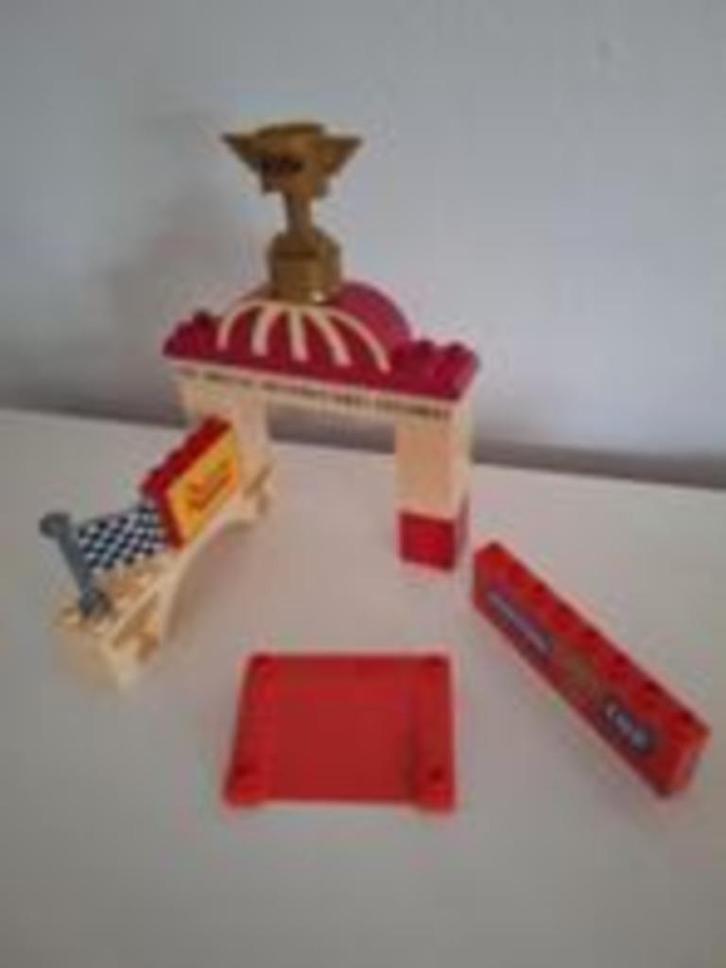 Mega Bloks Disney Cars International Speedway, Kinderen en Baby's, Speelgoed | Bouwstenen, Zo goed als nieuw, Megabloks, Ophalen of Verzenden