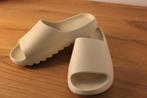1 op 1 Yeezy slides, Kleding | Heren, Schoenen, Slippers, Overige kleuren, Nieuw, Ophalen of Verzenden