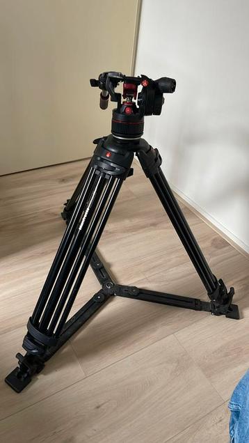Manfrotto N8 Fluid Video kop + 546GB statief beschikbaar voor biedingen