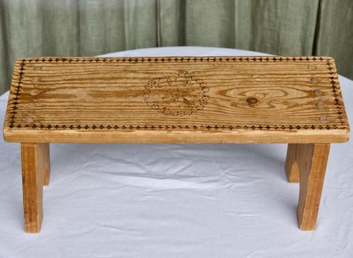 Massief houten 'El Bloque' meditatiebankje. Bieden, Huis en Inrichting, Woonaccessoires | Wandplanken en Boekenplanken, Gebruikt