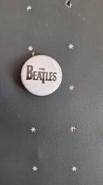 THE BEATLES BUTTON WIT, Verzamelen, Speldjes, Pins en Buttons, Ophalen of Verzenden, Zo goed als nieuw, Overige onderwerpen