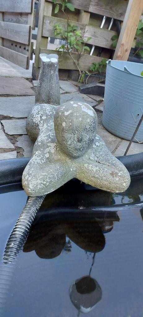 Vijver beeld liggende vrouw, Tuin en Terras, Vijver-toebehoren, Zo goed als nieuw, Ophalen