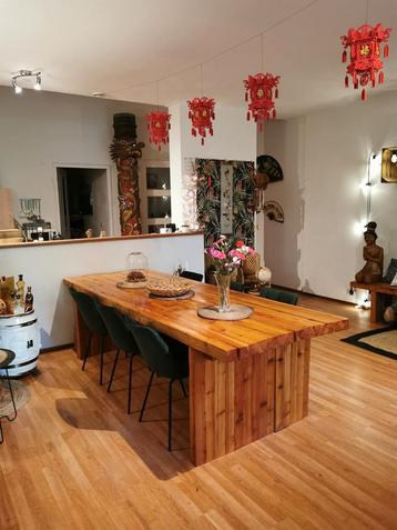 Unieke grote houten eettafel 267 x 95 cm beschikbaar voor biedingen