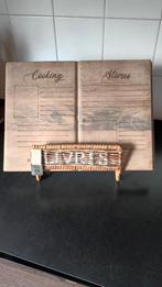 Riviera Maison Kookboek Standaard met Houten Boek, Huis en Inrichting, Ophalen of Verzenden, Zo goed als nieuw