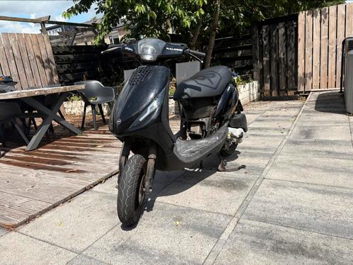 Zip 50 cc 4t, Fietsen en Brommers, Scooters | Piaggio, Zo goed als nieuw, Zip, Ophalen of Verzenden