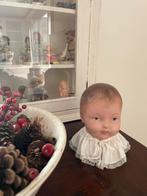 Lief poppenhoofdje met kanten kraagje, Ophalen of Verzenden