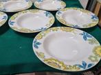 Borden diep met bloemen rand, Huis en Inrichting, Keuken | Servies, Ophalen of Verzenden