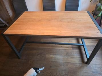 Pronto eettafel beschikbaar voor biedingen