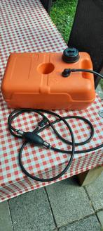 Te koop 12 liter benzine tank met pompbal en slang, Watersport en Boten, Ophalen, Motor en Techniek