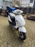 Piaggio fly 4takt 50cc, Fietsen en Brommers, Ophalen, Gebruikt, Maximaal 45 km/u, Fly