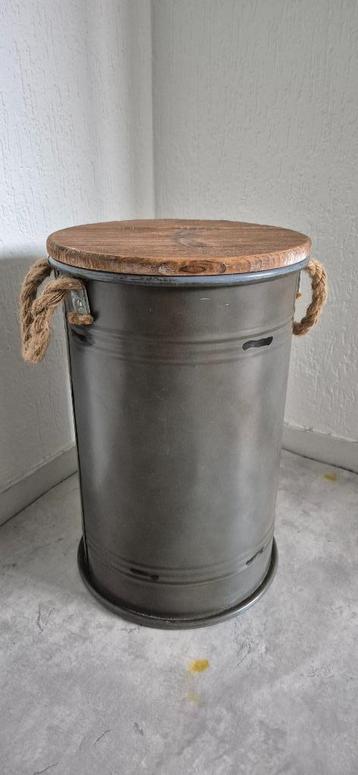 Opbergton, decoratie, speelgoed beschikbaar voor biedingen