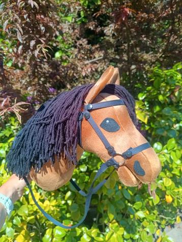 Hobbyhorse camel bruin met zwarte manen beschikbaar voor biedingen