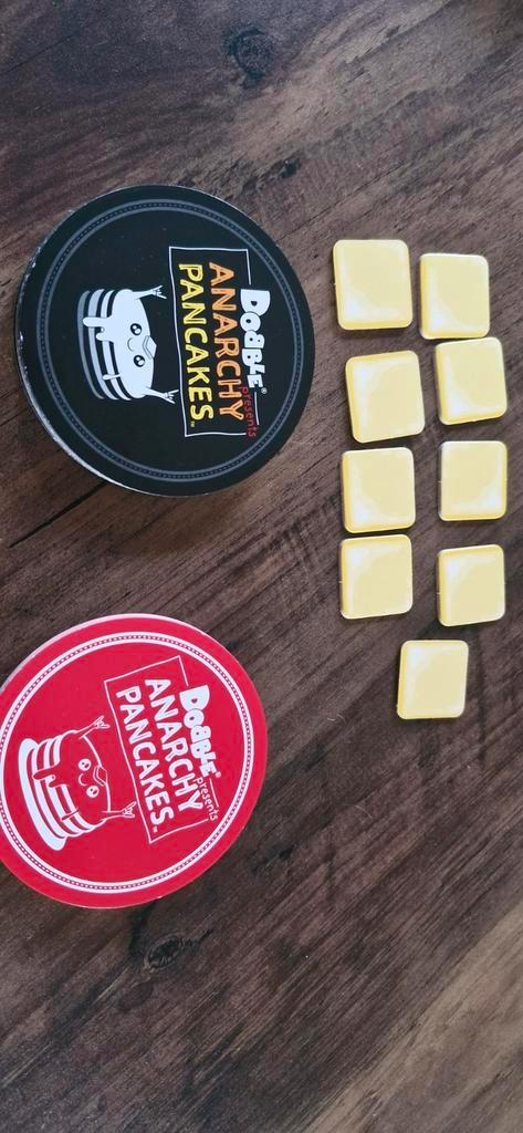 Dobble Anarchy Pancakes - Leuk en snel spel!, Hobby en Vrije tijd, Gezelschapsspellen | Bordspellen, Gebruikt, Een of twee spelers