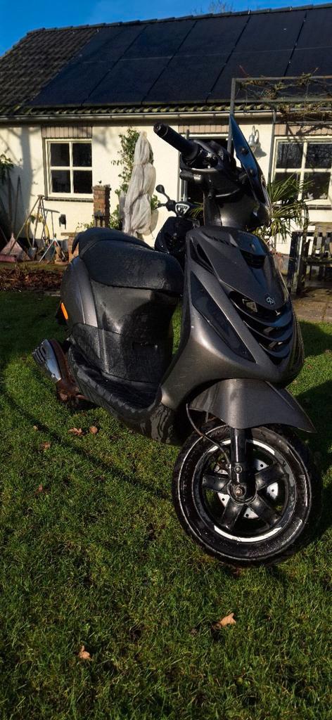 Piaggio zip 100cc 4v wokvrij met alarm, Fietsen en Brommers, Brommeronderdelen | Scooters, Piaggio, Blok, Ophalen