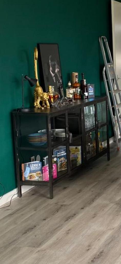 Zwart stalen dressoir, Huis en Inrichting, Kasten | Dressoirs, Zo goed als nieuw, 150 tot 200 cm, 25 tot 50 cm, Ophalen