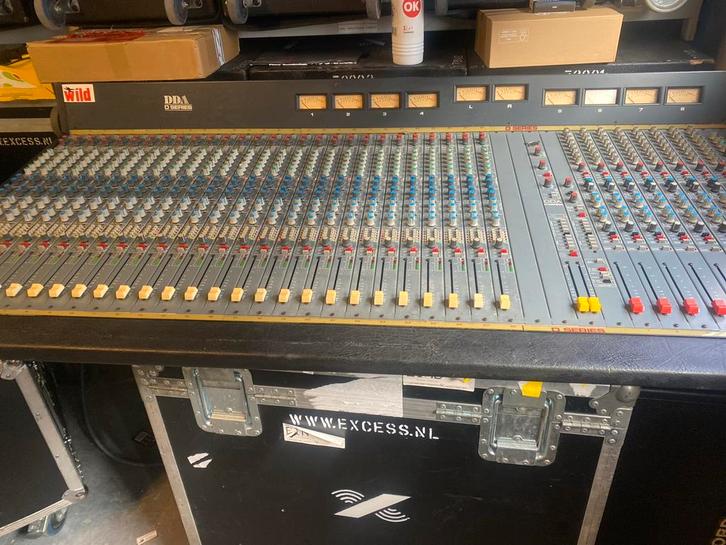 DDA D Series 36-kanaals mengpaneel met extra, Muziek en Instrumenten, Mengpanelen, Gebruikt, 20 kanalen of meer, Microfooningang