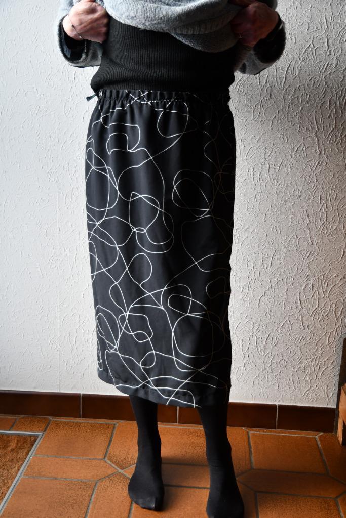 Zwarte halflange overslagrok - maat 38, Kleding | Dames, Rokken, Zo goed als nieuw, Maat 38/40 (M), Zwart, Onder de knie, Ophalen of Verzenden