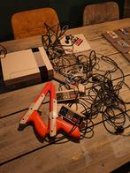 Nintendo NES-001 Compleet met Accessoires en 15 Spellen, Gebruikt, 2 spelers, Eén computer, Ophalen of Verzenden