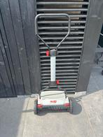 2 grasmaaiers (handmaaier en elektrische), Tuin en Terras, Grasmaaiers, Cirkelmaaier, Ophalen, Gebruikt