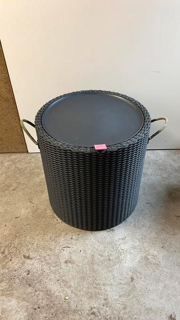 Bijzettafel- Koelbox en kruk in 1 Merk Keter beschikbaar voor biedingen