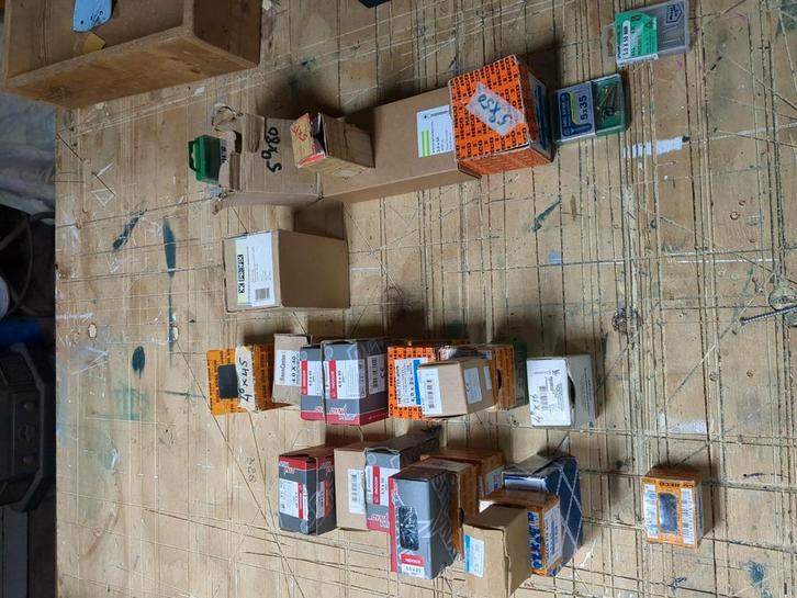 Schroeven spaanplaatschroeven partij, Doe-het-zelf en Verbouw, IJzerwaren en Bevestigingsmiddelen, Zo goed als nieuw, Schroeven