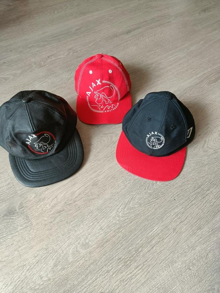 Ajax petten, Verzamelen, Sportartikelen en Voetbal, Zo goed als nieuw, Pet of Muts, Ajax, Ophalen of Verzenden