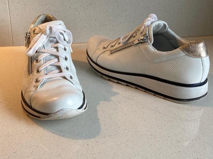 Durea wit/champagne maat 38. KOOPJE!, Kleding | Dames, Schoenen, Zo goed als nieuw, Sneakers of Gympen, Wit, Ophalen of Verzenden