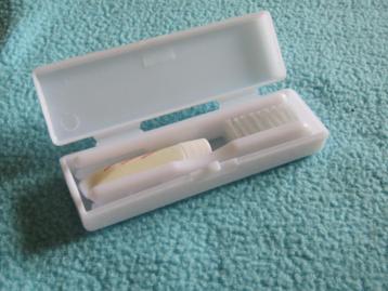 1 EURO OF GRATIS Doosje met deelbare tandenborstel + pasta beschikbaar voor biedingen