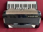 Fraaie duitse Hohner Verdi III accordeon . 120 bas ., Gebruikt, Met koffer, Hohner, 120-bas