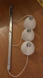 3 hanglampen van melkglas, incl. Rvs balk, Huis en Inrichting, Lampen | Hanglampen, Ophalen, Glas, Modern, 75 cm of meer
