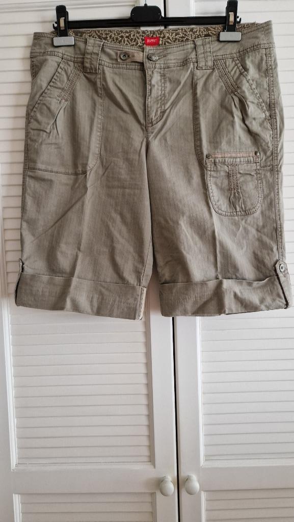 Korte Broek Esprit maat 44.., Kleding | Dames, Broeken en Pantalons, Zo goed als nieuw, Maat 42/44 (L), Blauw, Kort, Ophalen