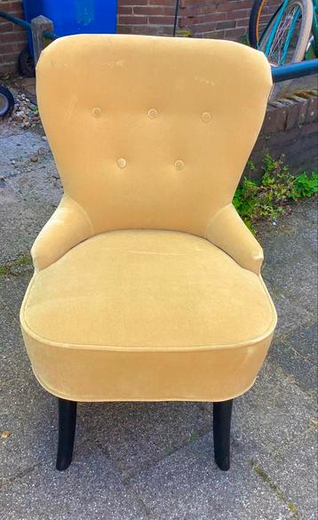 Gele Fauteuil met Zwarte Poten beschikbaar voor biedingen