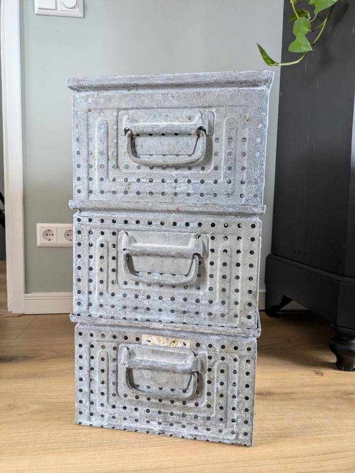 5 ijzeren magazijn / opberg bakken industrieel, Huis en Inrichting, Woonaccessoires | Overige, Zo goed als nieuw, Ophalen of Verzenden