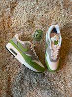 Patta x Nike Air Max 1 SP "Chlorophyll 2.0" - maat 41, Kleding | Heren, Schoenen, Overige kleuren, Nike, Nieuw, Ophalen of Verzenden