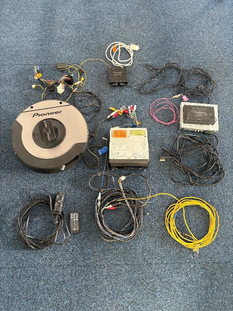 Pioneer navi/muziek installatie met bluetooth en subwoofer, Auto diversen, Autoradio's, Gebruikt, Ophalen