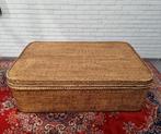 Unieke grote gevlochten rotan hutkoffer / mand met dienblad., Huis en Inrichting, Tafels | Salontafels, Ophalen