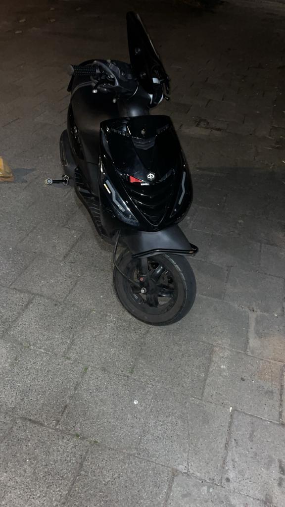 Piaggio zip 2022, Fietsen en Brommers, Scooters | Piaggio, Zo goed als nieuw, Zip, Benzine, Ophalen of Verzenden