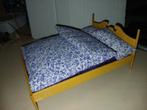 2 persoons bed met beddengoed voor poppenhuis 1:12, Ophalen of Verzenden, Zo goed als nieuw, Decoratie