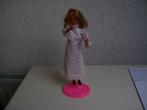barbie jaren 70 met scharnierende benen hk met witte jurk, Ophalen of Verzenden, Zo goed als nieuw, Barbie