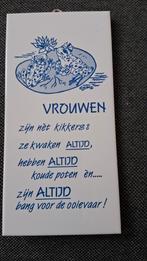 Vintage Wandtegeltje - Vrouwen zijn net kikkers, Antiek en Kunst, Antiek | Wandborden en Tegels, Ophalen of Verzenden